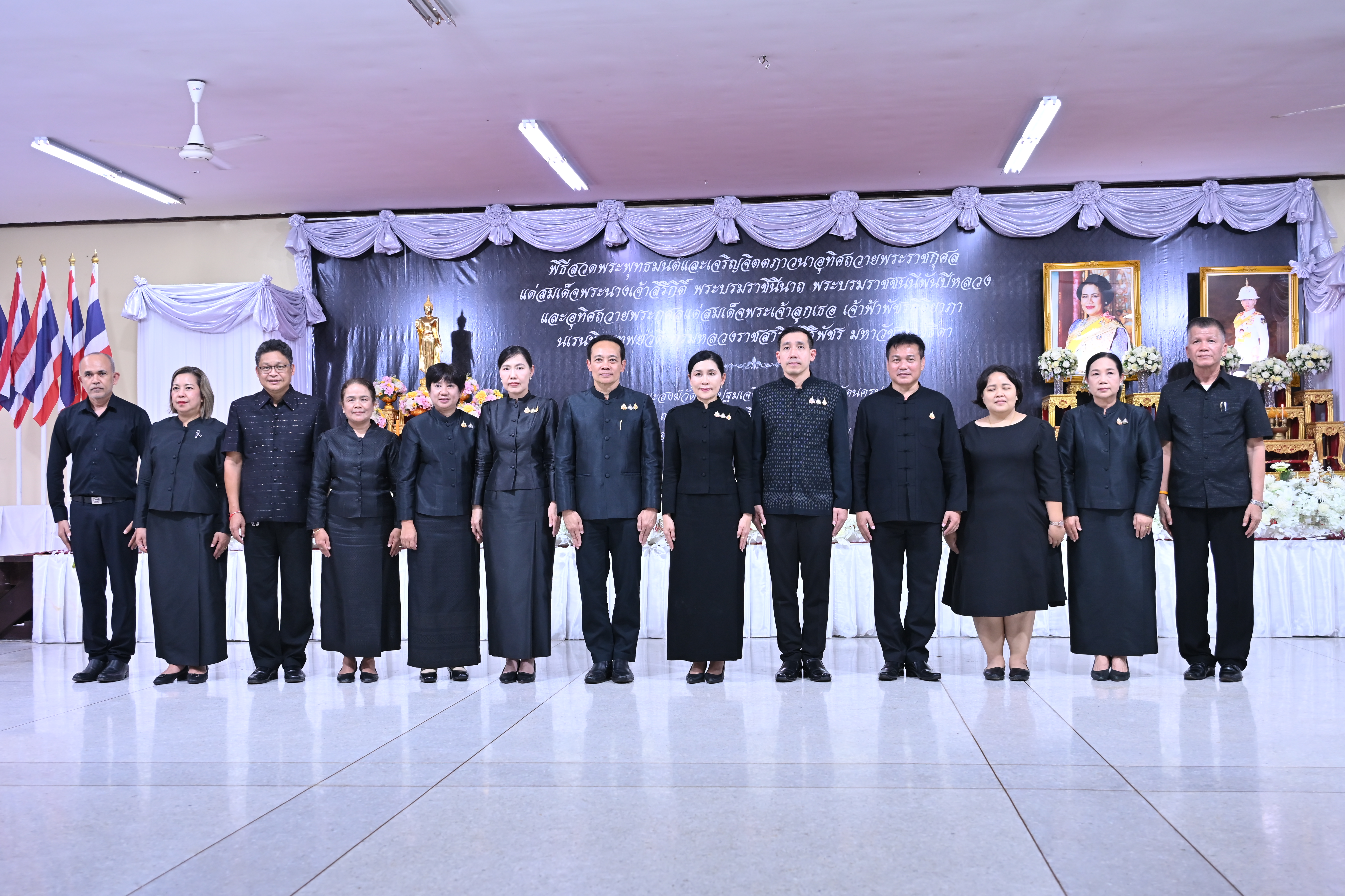 title - ส.ป.ก.นครปฐม เข้าร่วมพิธีสวดพระพุทธมนต์ และเจริญจิตภาวนาอุทิศถวายพระราชกุศลแด่ สมเด็จพระนางเจ้าสิริกิติ์ พระบรมราชินีนาถ พระบรมราชชนนีพันปีหลวง และอุทิศถวายพระกุศลแด่สมเด็จพระเจ้าลูกเธอ เจ้าฟ้าพัชรกิติยาภา นเรนทิราเทพยวดี กรมหลวงราชสาริณีสิริพัชร มหาวัชรราชธิดา